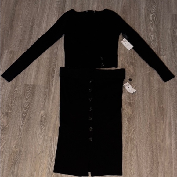 Black sweater & skirt Set - Picture 2 of 5